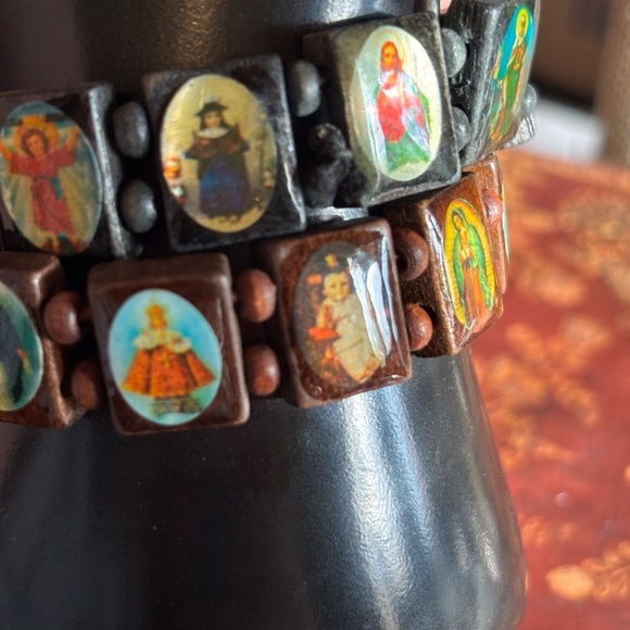 Catholic Saints Bead Bracelet brown plastic  Stretch Religious Icon bundled 2 - Picture 4 of 4